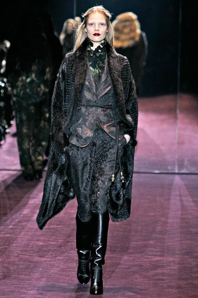 Look 14